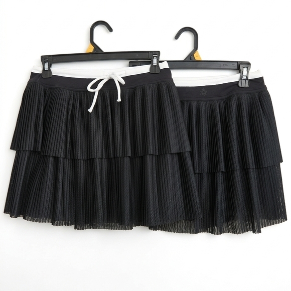 NWT 💗 aerie 💗 Black Pleated Tiered Mini Skirt with White Drawstring - Picture 2 of 6